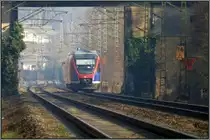 Der tiefe Blick hinein auf die Kbs 485 in Richtung Herzogenrath vom Wurmtal aus.
Eine Euregiobahn (RB 20) ist gerade downtown unterwegs nach Heerlen (NL) in den frühen Morgenstunden. Schön zu Sehen auch der Anstieg der Strecke hinauf  nach Kohlscheid.Szenario vom März 2014.