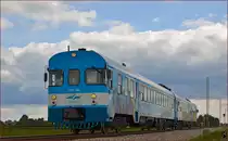 SŽ 711-004 fährt durch Šikole Richtung Maribor. /14.5.2014 