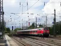 Am 13.5.14 zog 218 423 einen Zug nach Mühldorf Oberbayern, welcher aus 7 n-Wagen gebildet wurde.
Aufgenommen am Münchener Heimeranplatz. 