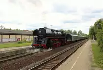 Am 16.05.14 wurde ein Sonderzug von Glauchau/Sachs. nach Saalfeld/Saale überführt.
Mit 112 565 und 01 509 der PRESS, hier in Neustadt an der Orla zusehen.