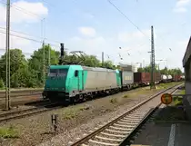 Ein Nachschuss von der 185 576-6 von Crossrail schiebt einen langen LKW-Zug bis zum Gemmenicher-Tunnel. Vorne fährt Class 66 PB15 von Railtraxx BVBA.
Aufgenommen von Bahnsteig in Aachen-West bei schönem Sonnenschein am Nachmittag vom 4.5.2014.