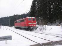 Am 27.12.05 f�hrt BR 151 055-1 bei St.Georgen/Schwarzwald als LZ durch den Schnee.