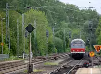Ein Nachschuss vom RE4 Verstärkerzug von Düsseldorf-Hbf-Aachen-Hbf und Vorne fährt die 111 120-2 DB kommt aus Richtung Neuss,Mönchengladbach,Herzogenrath und hilt in Kohlscheid und fährt in Richtung Richterich,Laurensberg,Aachen-West. 
Bei Regenwolken am Abend vom 7.5.2014.