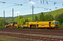 
Abgestellt am 16.05.2014 in Betzdorf/Sieg: 
Die Plasser & Theurer Universalstopfmaschine 08 - 275 Unimat 3S Y (Schweres Nebenfahrzeug Nr. 97 43 41 523 17 - 9) und die Deutsche Plasser Schotterverteil- und Planiermaschine SSP 110 SW (Schweres Nebenfahrzeug Nr. 97 16 40 549 18 - 6) der DGU (Deutsche Gleisbau Union).
