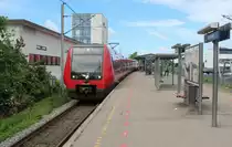 DSB S-Bahn Kopenhagen: Linie C (LHB/Siemens-SA 8163) S-Bf Vanløse am 24. Mai 2014. - Der Zug fährt nach Klampenborg über Flintholm, Valby, København H, Østerport und Hellerup.