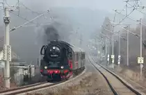 Am 31.03.2013 hatte die IG Dampflok Nossen eine Sonderfahrt von Nossen nach Greiz veranstaltet, hier fährt die 03 2155-4 mit dem DPE 75938 durch den Hp Zwickau-Pölbitz. (ÜaV)