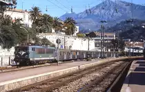 BB 25621 im März 1987 im Bahnhof Menton