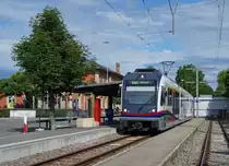 BD: Ab Wohlen verkehren nebst zahlreichen Postautolinien und der SBB S 26 ab Gleis 11 die BD als S 17 via Bremgarten nach Dietikon. ABe 4/8 5009 wartet am 24. Mai 2014 auf der Endstation Wohlen auf die Abfahrt nach Dietikon.
Foto: Walter Ruetsch 