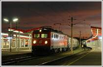 Die Tour O 40 der �BB Erlebnisbahn am 9.12.06 von Wien nach Steyr wurde von 1010 003 bespannt. Die Aufnahme zeigt den Zug kurz vor der Abfahrt in Wien S�d als D 16756.