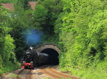52 4867 passiert mit einem Sonderzug am 01.06.2014 den Imsweiler Tunnel 