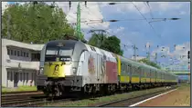 Happy Birthday Sisi... zur 175.Jahrestagsfeier gedenken die Ungarn auch mit dieser 
Taurus Lok ihrer Königin. Die 470 501 der Raaberbahn mit einen Personenzug am Haken bei der Durchfahrt nach Györ.Hier zu sehen am Bahnhof von Komárom am 20.05.2014.