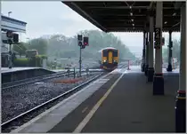So abwechslungsreich das Wetter so die Züge: um 9.54 erreicht der First Great Western Dieseltriebzug 150 238 von Exmounth nach Paignton den Bahnhof Exeter St Davids. Der zwischenzeitlich aufgekommene Schauer ist schon wieder am abklingen.
12. Mai 2014