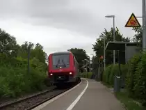 Am 30.5.14 absolvierte 611 515/015 einen Stop am Bahnhof Bodelshausen.
Normalerweise halten an diesem Bahnhof nur die Triebwagen der HzL, doch Dank Bauarbeiten an diesem und dem nachfolgenden Tag konnte dieses Spektakel oftmals am Tag festgehalten werden. 
Ob das wohl das letzte Mal sein wird, einen 611 an diesem Bahnhof stehen zu sehen? 