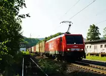 81 von WLE (189 801-4) mit einen Warsteinerzug Richtung Süden am 03.06.14 bei Vollmerz.