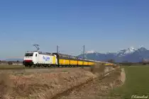 Die Railpool 185 637-6 war am 29.03.14 damit betraut einen umgeleiteten ARS Altmannzug von Salzburg in Richtung München zu ziehen.
Hier am BÜ in Bernau.