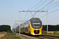 VIRM 8660 und eine weitere VIRM mit IC  853 Alkmaar-Maastricht bei Sint Joost am 19-4-2014.