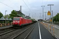 185 108-8 und 185 102-1 mit dem Tonerdezug 48604 von Domodossola nach Limburg(Lahn) am Vormittag des 18.04.14 im Bahnhof M�llheim (Baden).
