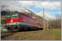 1044 013 am 7.12.2006 mit dem R 3568 (Selztal-Schladming) beim Halt in Trautenfels.