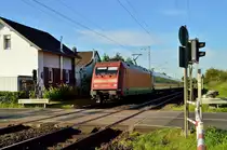 Um einiges verspätet kam am Freitagabend die 101 050-3 mit dem IC 2223 von Rheydt durch Wickrath gen Aachen gefahren. Hier ist sie kurz vor dem Bü Dahler Weg von mir abgelichtet zu sehen. 6.6.2014