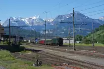 SBB HISTORIC: Der historische Pendelzug mit Be 4/7 1204 (1922) und der Ae 3/5 10217 (1924) am Zugsschluss bei Schwyz vor der Kulisse der Urner Berge, die sich am 7. Juni 2014 ebenfalls im besten Licht präsentierten.
Foto: Walter Ruetsch