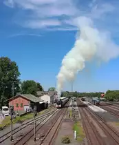 01 0509-8 macht kurz vor der Abfahrt aus Neuenmarkt-Wirsberg über die Schiefe Ebene nach Marktschorgast noch einmal richtig Dampf. 07.06.2014
