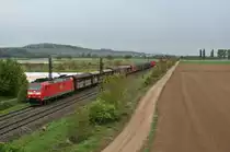 185 130-2 mit einem gemischten G�terzug aus Basel in Richtung Norden am Mittag des 18.04.14 westlich von H�gelheim.