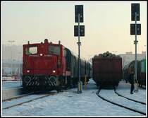 Morgenstimmung am Graz-K�flacher Bahnhof am 5.2.2006. 600.2 bei der Bereitstellung des Sonderzuges R 8515 (Graz nach Wies-Eibiswald) den die 146 Jahre alte Dampflok der GKB 671 bespannen wird.