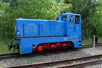 Die 600 mm Schmalspurlokomotive 199 102-5  Gunther  rangiert am 17.05.2014 im Endbahnhof der Parkeisenbahn Wuhlheide.

Die Maschine wurde 1971 im LKM Babelsberg unter der Fabriknummer 250517 gebaut.