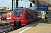 Gerade ist der 442 207 an den Bahnsteiggefahren aus der Abstellgruppe um gleich als RB81 nach Trier zu fahren. 15.6.2014