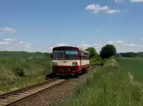 Der 810 633 als Os am 25.05.2014 unterwegs bei Březnice.