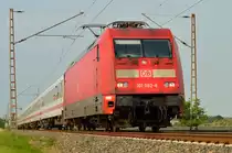 IC 2223 gezogen von der 101 002-4 unweit vom Bü Am Chur/In der Schley in Wickrathhahn
am Dienstagabend den 24.6.2014