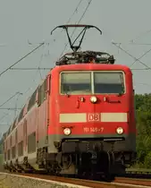 Mit ihrem RE4 ist hier am Dienstag den 24.6.2014 die 111 146-7 nach Aachen auf der Kbs 485 unterwegs, gleich wird sie den Bü Am Chur/in der Schley queren.
