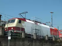 Eine  3-farbige  120 im DB Museum Koblenz. Zwar durch den Zaun, weil das Museum geschlossen hatte, als ich dort vorbei kam, aber trotzdem ein interessanter Anblick.

Würde gerne wissen, welche Ordnungsnummer diese 120 hat - weiß da jemand bescheid?