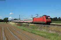 101 082-6 mit dem IC 2374 Karlsruhe-Stralsund kurz vor Weinheim, 15.06.2014.
