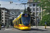 Be 6/10 Tango 169 auf der Linie 17 bei der Haltestelle Dreirosenbrücke. Die Aufnahme stammt vom 11.06.2014.