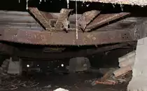 28.6.2014 Bernau / Schönow. Rahmen / Untergestell eines alter Wagens der (vermutlich weil naheliegend) Berlin-Stettiner Eisenbahn, der als Wochenendhaus dient. Vorbesitzer meint, der Wagen sei um 1928 dorthin gekommen.