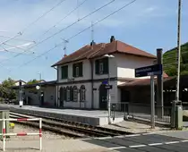 Staufen, das Bahnhofsgeb�ude von der Gleisseite, Juni 2014