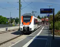 die M�nstertalbahn verl��t den Bahnhof Staufen in Richtung Bad Krozingen, Juni 2014