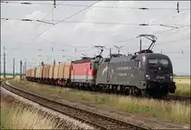 1116.126 und 1144.207 fuhren am 28.06.14 mit einem Innofreight-Ganzzug durch den Bhf. Gramatneusiedl Ri. Hegyeshalom.

