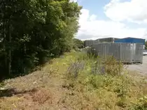 Hier endet ein Abweig vom Anschlussgleis in Krefeld Uerdingen. Wohin es führt oder welcher Firma es gehörte weiß ich. Hier endet nun das letzte Anschlussgleis und meine Foto Tour vom ehemaligen Anschlussgleis durch Krefeld Uerdingen.

Krefeld Uerdingen 22.06.2014