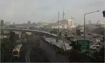 Die neueste, kürzlich in Betrieb genommene Fahrzeuggenereátion der S-Bahn Auckland zwischen den Bahnhöfen Remuera und Newmarket. Mai 2014