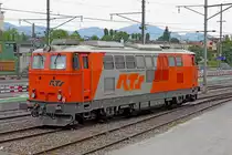 Neuerdings steht die RTS Lok 2143-012 als  Tfz schleppfähig gekennzeichnet im Bf Wetzikon ZH.Bild vom 28.6.2014