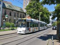 Frankfurt(Oder): Straßenbahnlinie 4 nach Stadion an der Haltestelle Anger.(6.7.2011)
