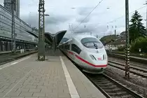 406 010-9 und 403 533-3 als ICE 505/105 von K�ln Hbf/Amsterdam Centraal am fr�hen Nachmittag des 03.05.14 bei der Einfahrt in Freiburg (Breisgau) Hbf.