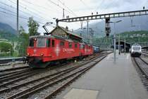 Re 436 115-0 und Re 436 112-7 bei Ausfahrt in Brig, 29.06.2014. Gruess an den LF!