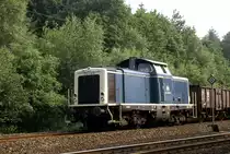 Am 7.6.1982 gab es noch regelmäßig Güterverkehr auf dem  Haller Willem . Hier kommt gerade die Osnabrücker 212014 mit einem Nahgüterzug aus Oesede um 17.48 Uhr in Osnabrück Hörne vorbei.