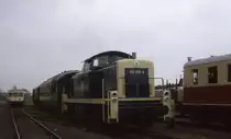 Am 1.5.1982 veranstaltete die Museumseisenbahn Weserbergland in Rinteln ein Bahnhofsfest mit Fahrzeug Ausstellung. 291096 des BW Osnabrück nahm auch daran teil und zog einen alten Eilzugwagen, den man für eine Feuerlöschübung  missbrauchte !