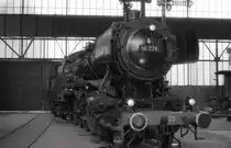 Ausstellung zur 150 Jahrfeier der Eisenbahn in Nürnberg hier am 28.5.1985:
Neben vielen anderen Exponaten stand auch die mit einem Kabinen Tender gekuppelte 
50778 im Gußwerk ausgestellt.

