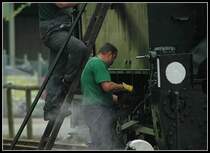 Lokpflege die 2te am 13.5.2006 am Bahnhof in Preding.