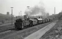 Im Rahmen der Jubiläumsfeiern in Hasbergen 1125 Jahre fanden auch Dampfzugfahrten zwischen Hasbergen und Georgsmarienhütte statt. Dazu war eigens eine Zuggarnitur aus Minden angereist. Am 4.5.1986 verlässt Lok  STETTIN  hier gerade Georgsmarienhütte in Richtung Hasbergen.
